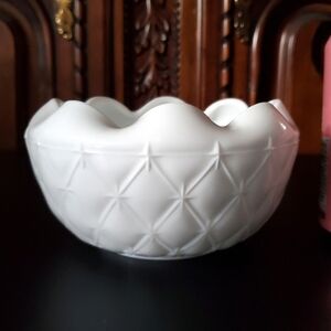 Vntg "Duette Milkglass" 5" Wide x 3" Quilted Rose 🌹 Bowl by Indiana Glass